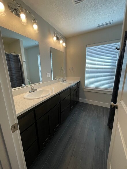 Building Photo - 5675 Boundary Dr S