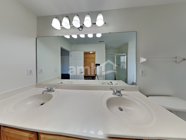 Building Photo - 7534 Sparkleberry Dr