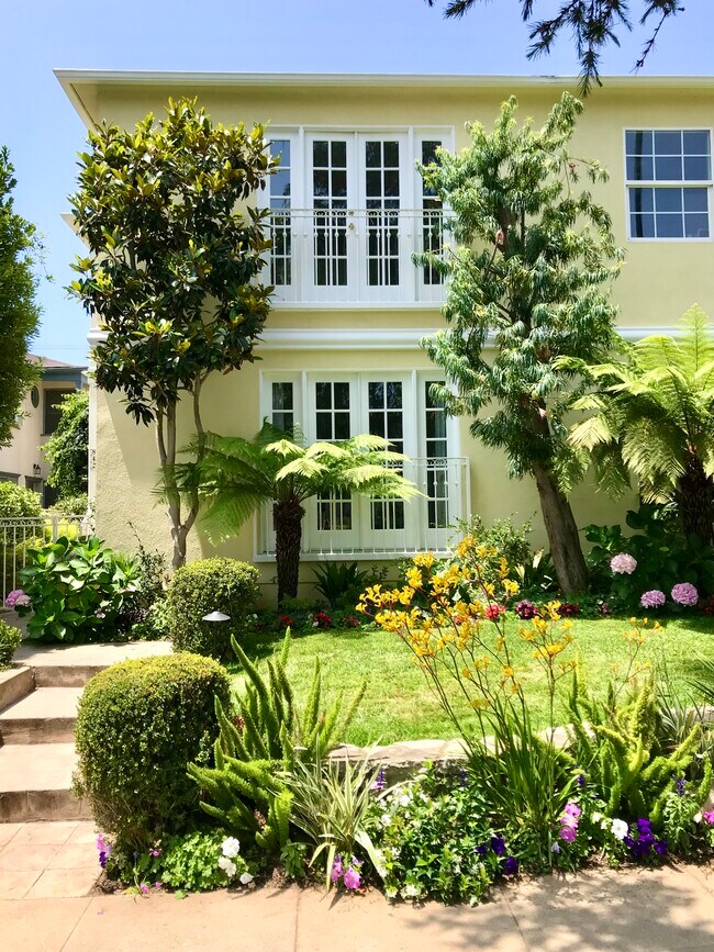 Building Photo - 842 12th St