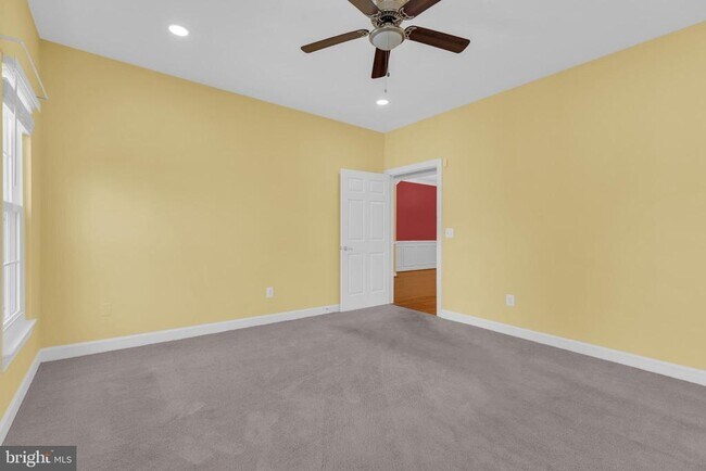 Building Photo - 46855 Willowood Pl