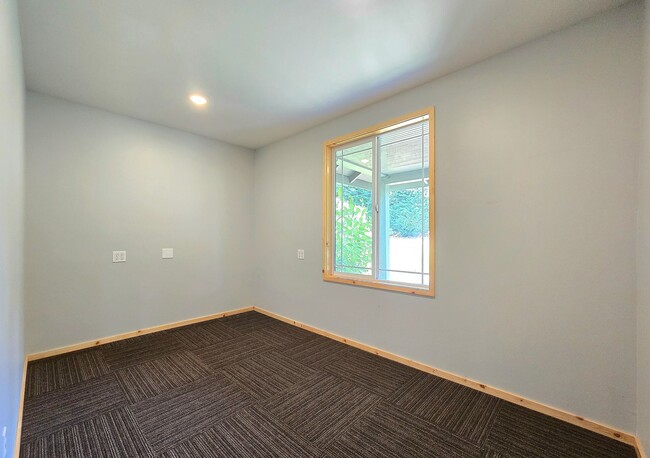Building Photo - 3 Bedroom Home in Marysville Now Available!
