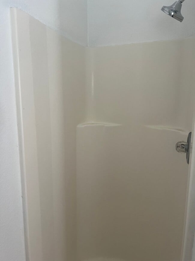 Building Photo - Beautiful 2 bedroom home with large detatched garage