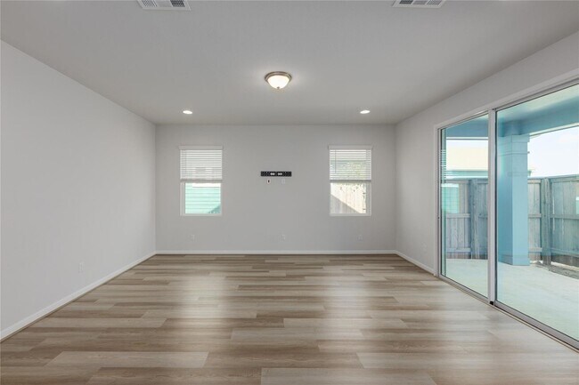 Building Photo - 301 Elm Br Trl