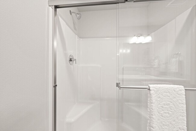 Building Photo - BRAND NEW 3 Bed/2.5 Bath Duplex with Fully...