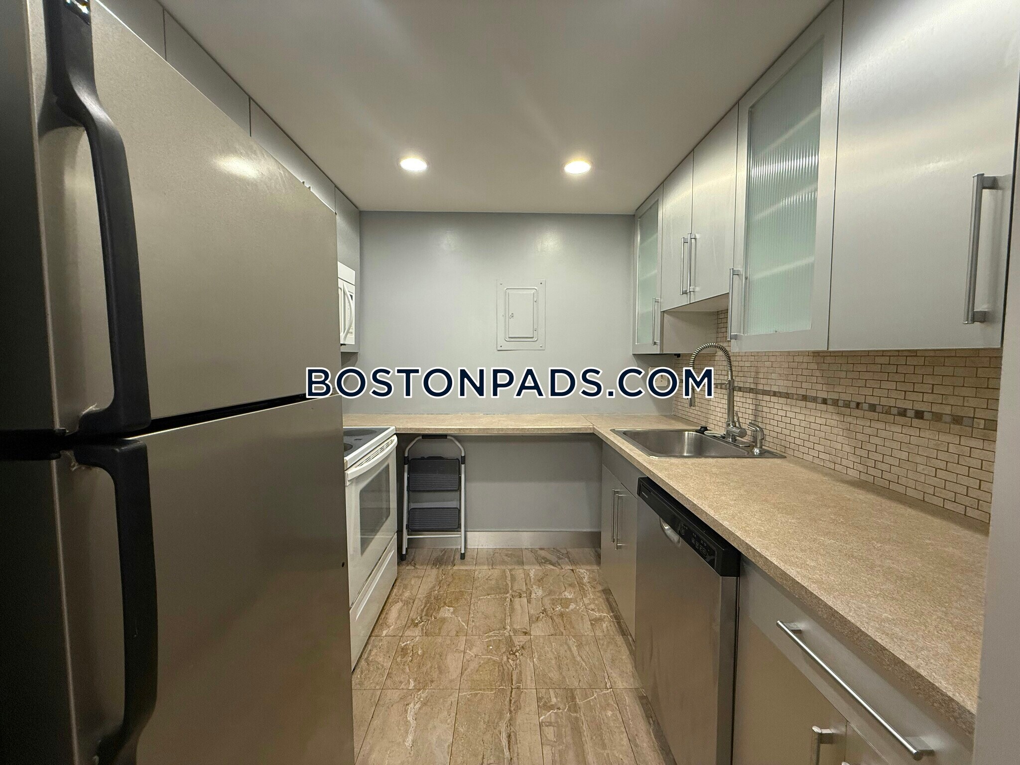 Building Photo - 50 Broadlawn Park