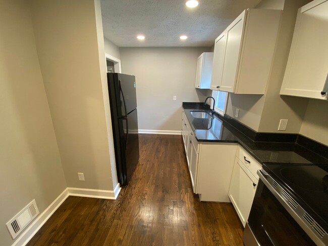 Building Photo - Fully Remodeled 3 Bedroom House!