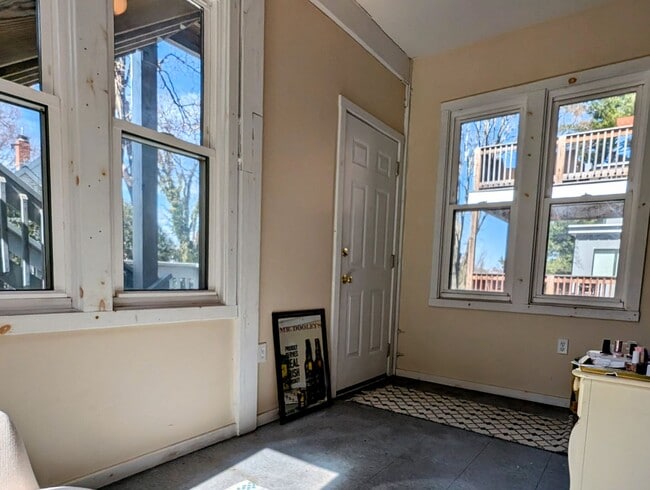 Building Photo - 9 Fuller St