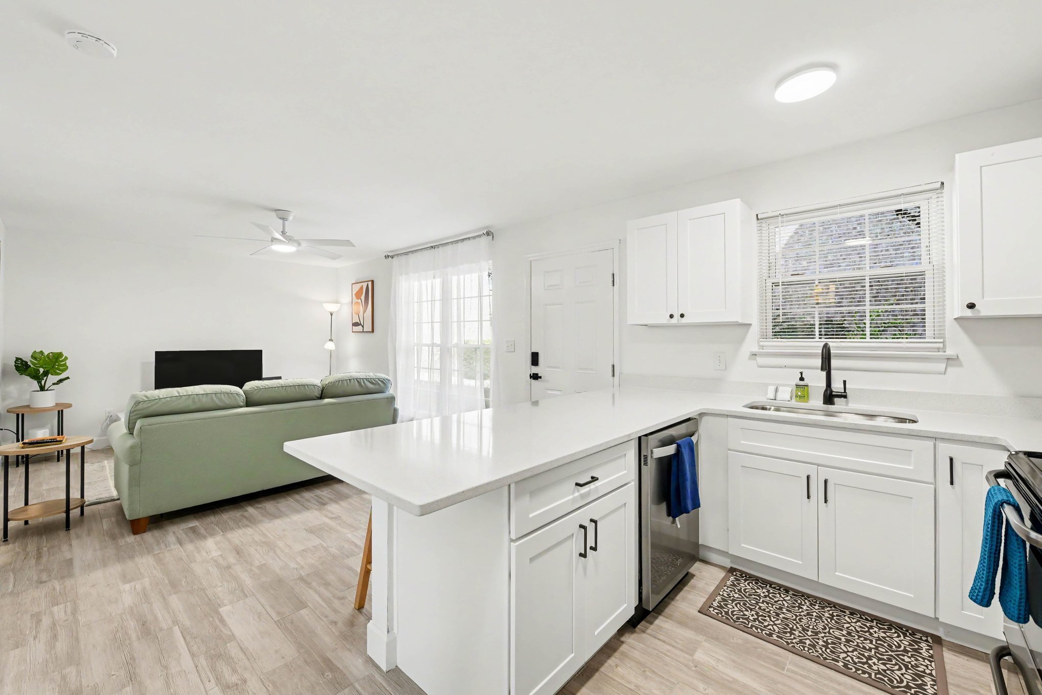 Building Photo - 867 Colony Dr