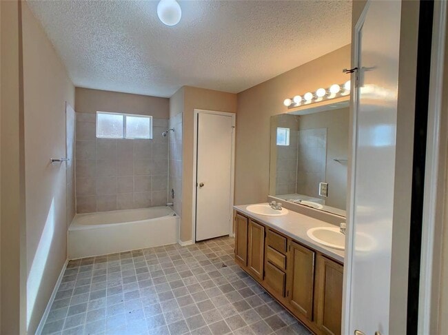 Building Photo - 12705 Modena Trail