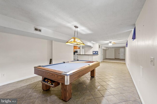 Building Photo - 10 Apple Blossom Ct