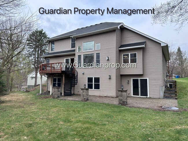 Building Photo - Minnetonka Home, 3 Car Garage, Large Primary, Updated Kitchen, Patio