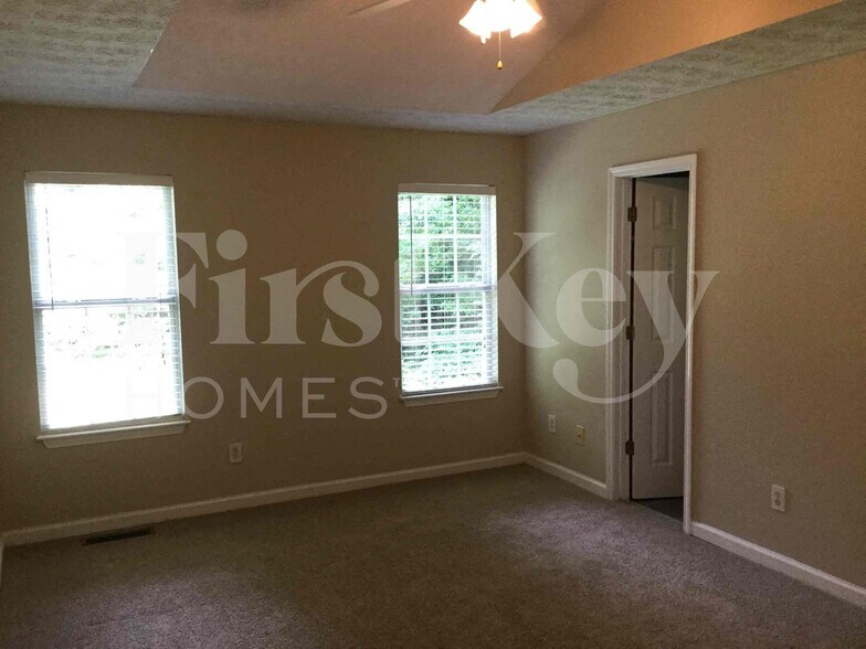 Building Photo - 200 Fairview Chase Rd