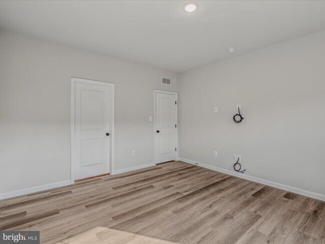 Building Photo - 290 Scoter Rd