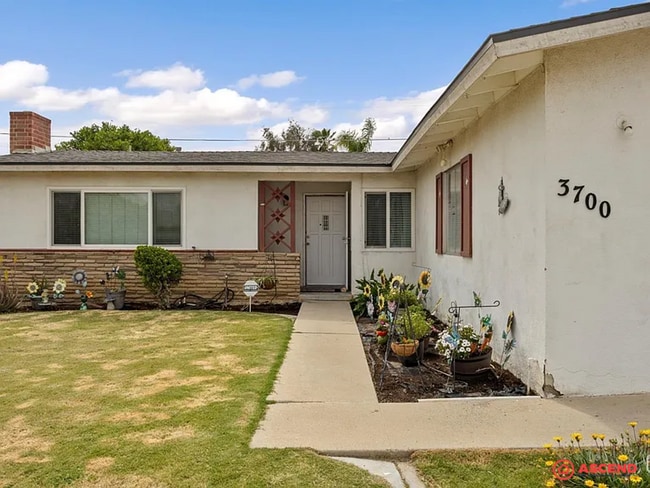 Building Photo - Pet-Friendly 3 Bed, 2 Bath Near Bakersfiel...