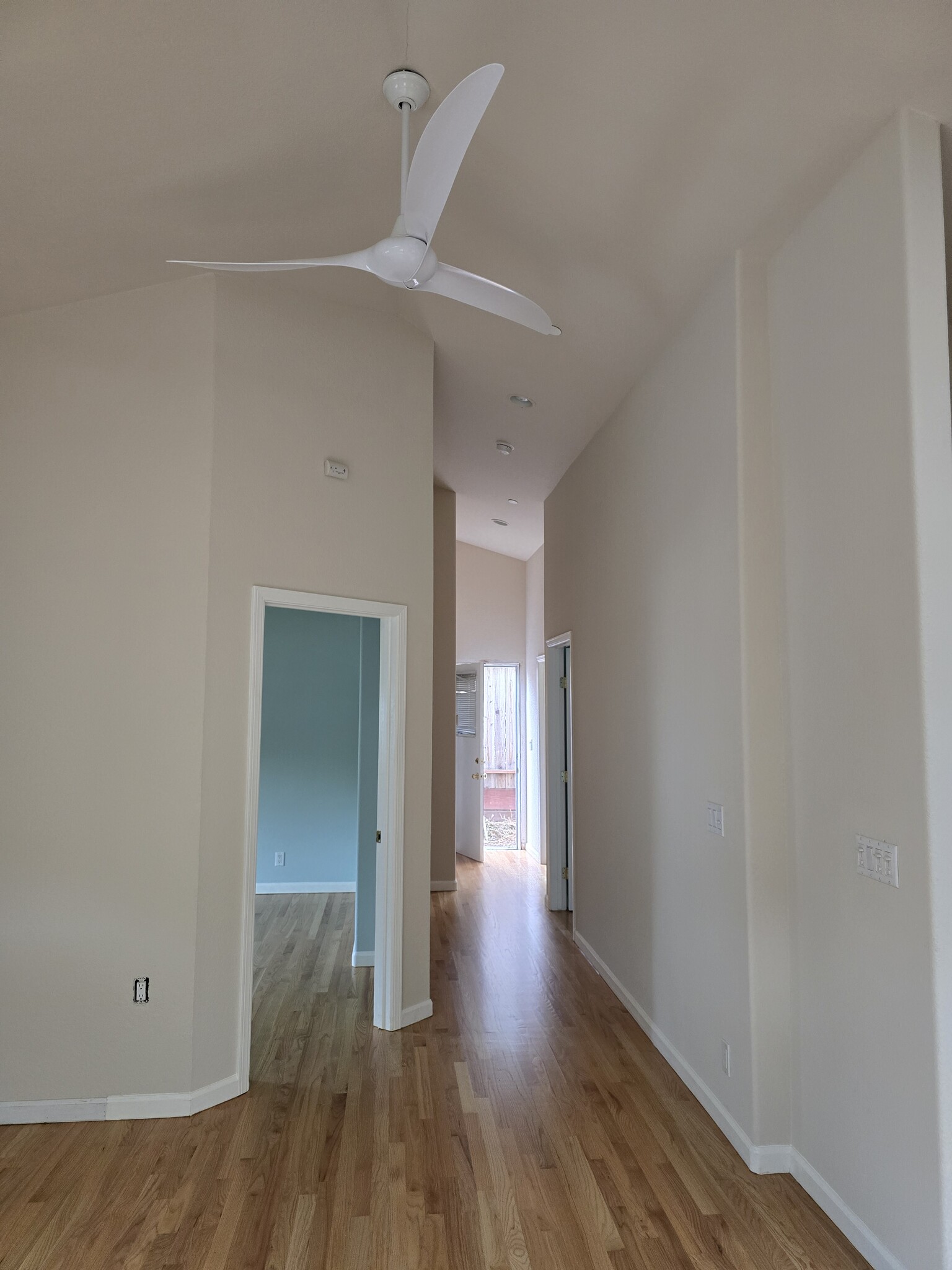 Building Photo - 667 Plum St