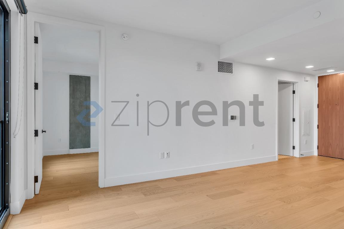 Building Photo - Unit 422