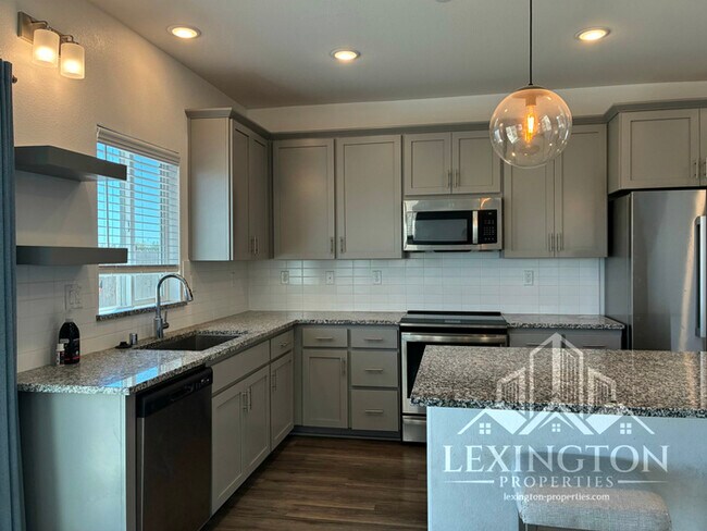 Building Photo - Beautiful Modern, 3BD/2.5BA Home in Rancho...