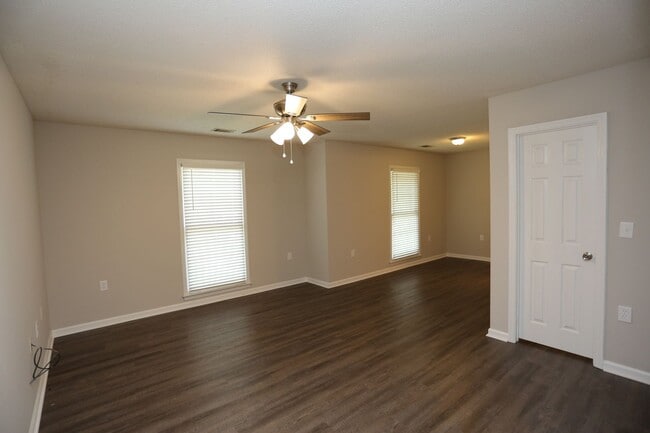 Building Photo - 203a Courtney Way