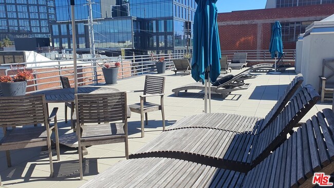 Building Photo - 500 Molino St