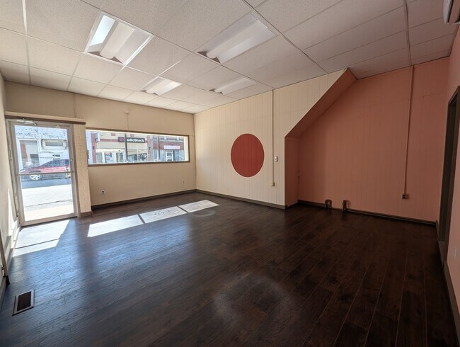 Building Photo - 123 W Moniteau St