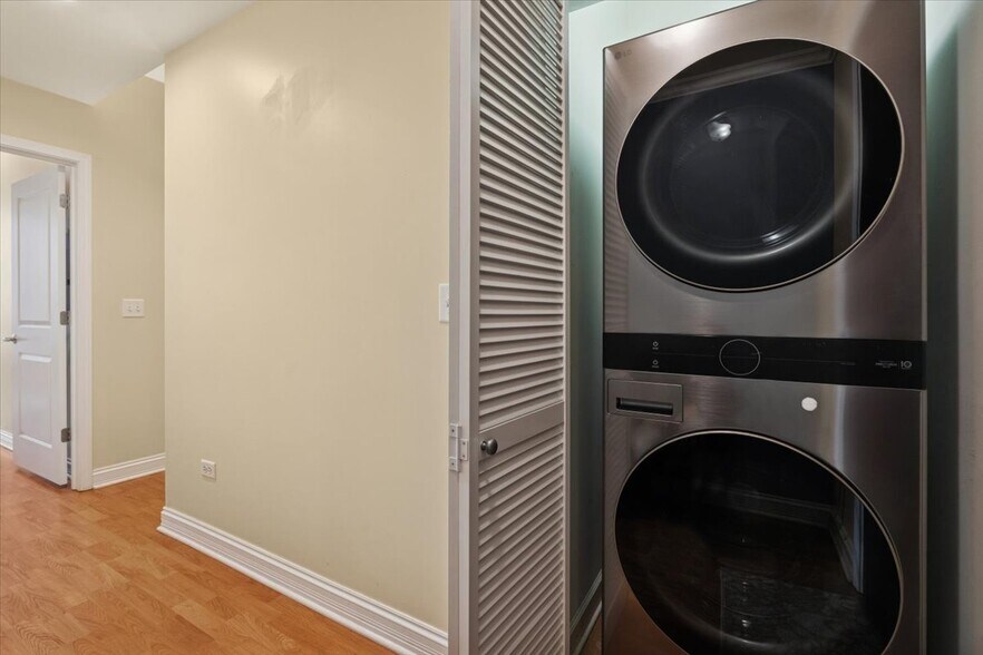 Building Photo - 1400 S Michigan Ave