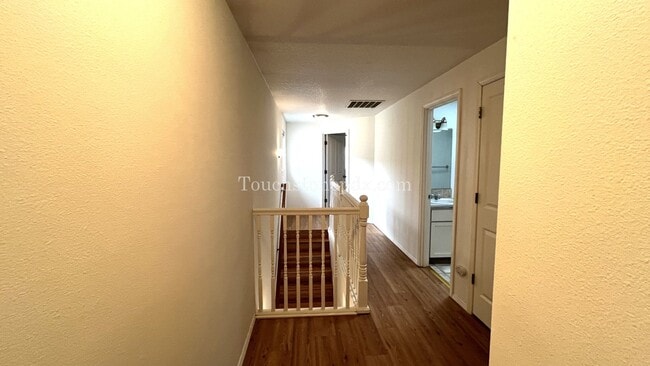 Building Photo - Bright, Spacious 3BR Home Near MAX – A/C, ...