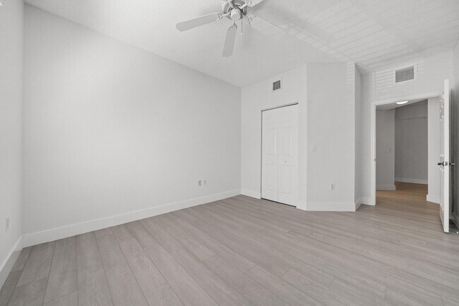 Building Photo - 3020 Alcazar Pl