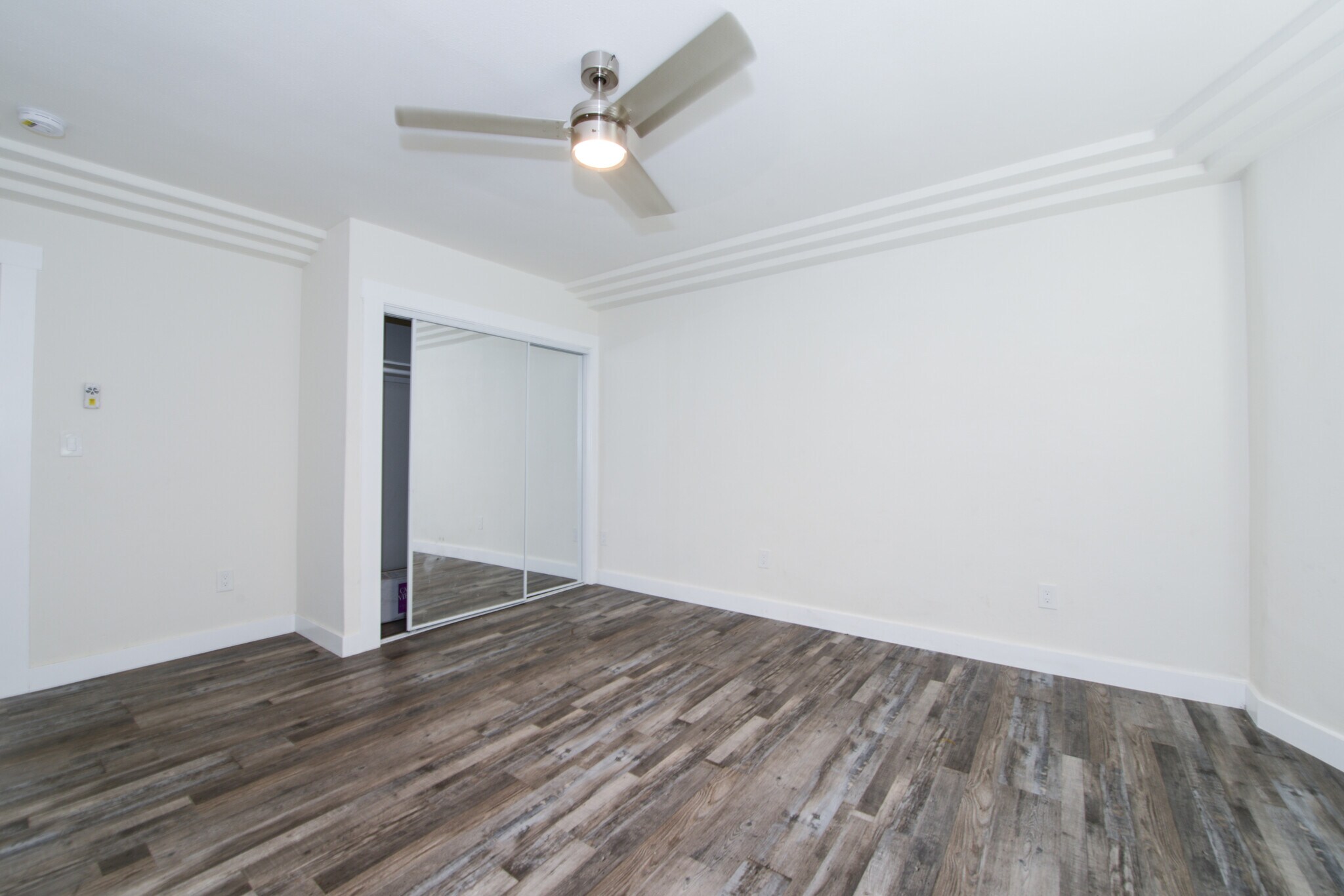 Building Photo - 520 W 82nd St