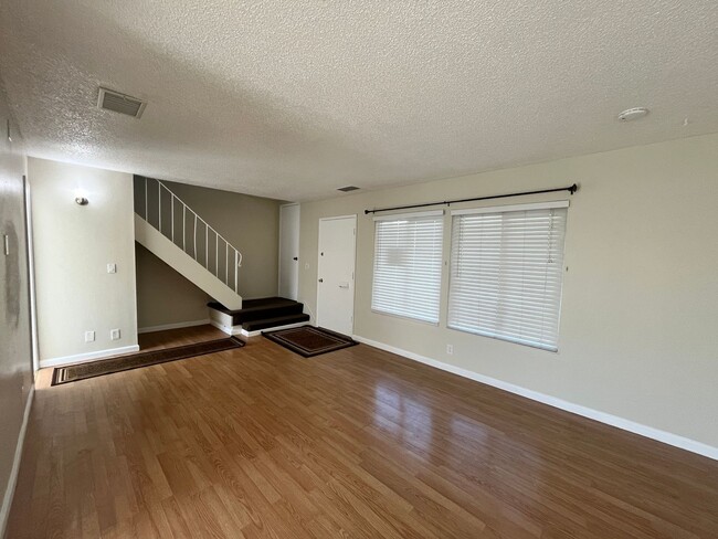 Building Photo - Two Story Three Bedroom Townhouse in San J...