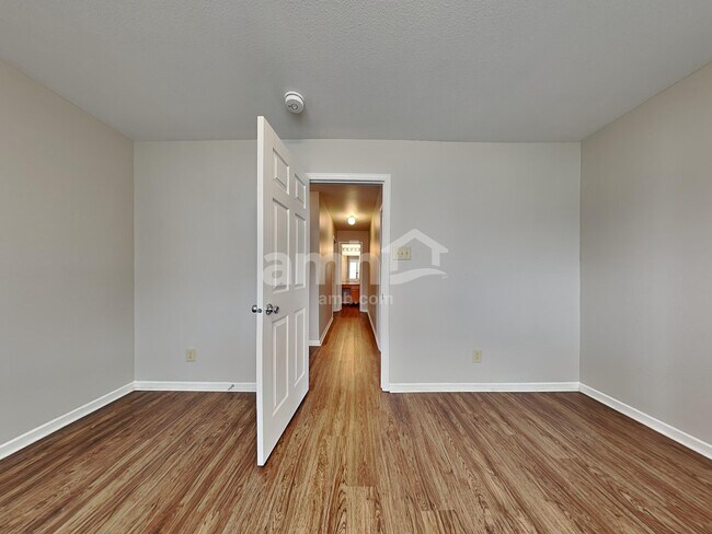 Building Photo - 1516 Bray Dr