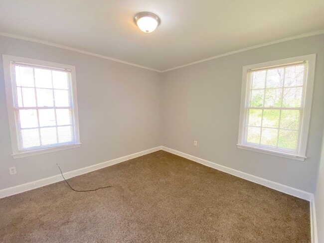 Building Photo - 722 Lydgate Rd