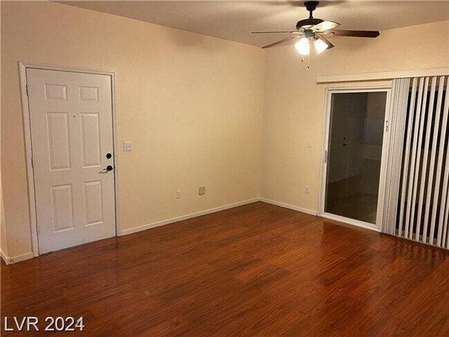 Building Photo - Very Nice & Clean Downstairs Unit In South...