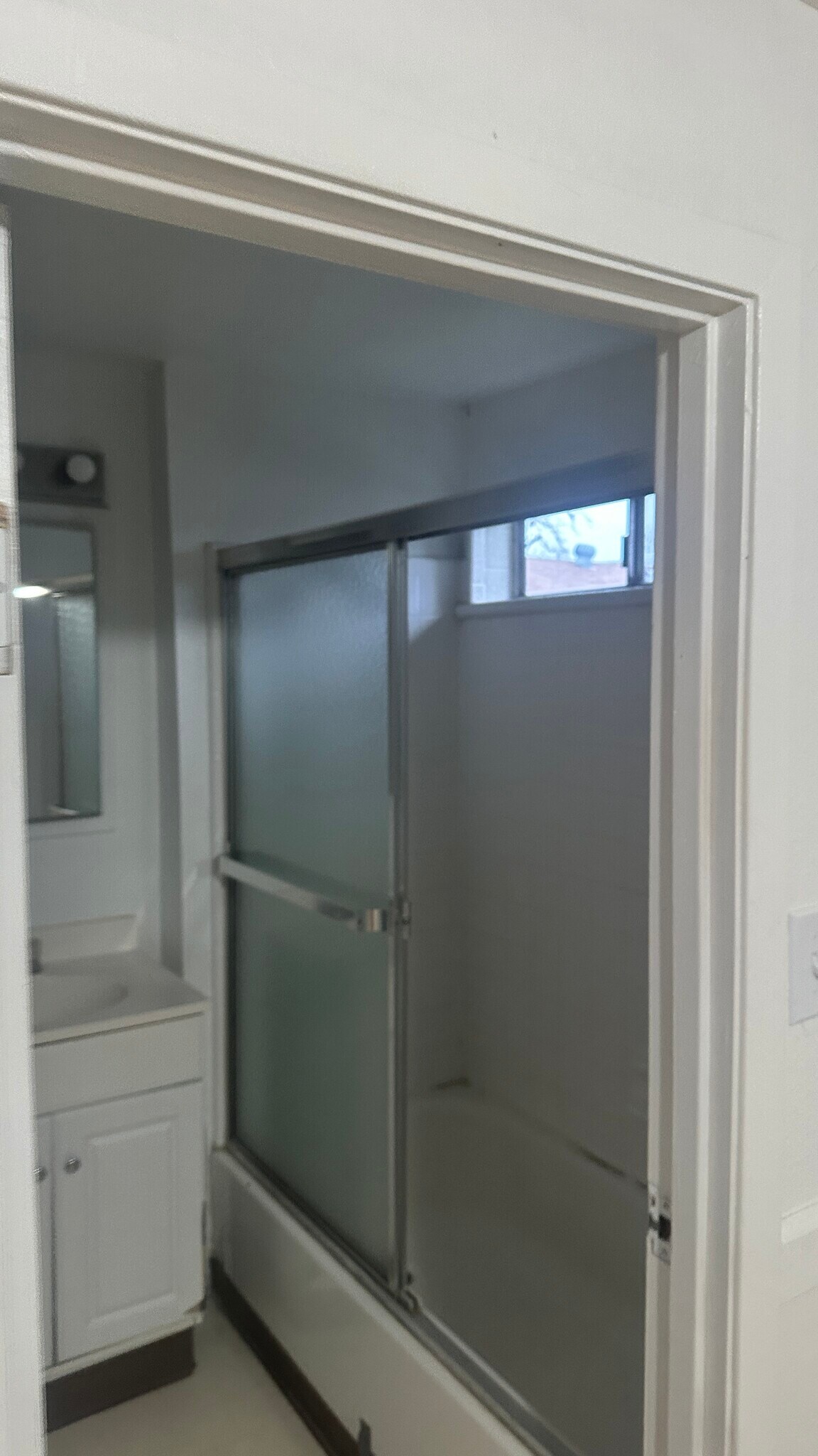 Building Photo - 655 W 7th St