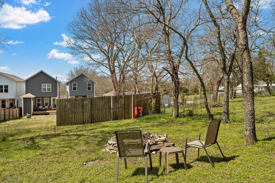 Building Photo - 221 Hillcrest Dr