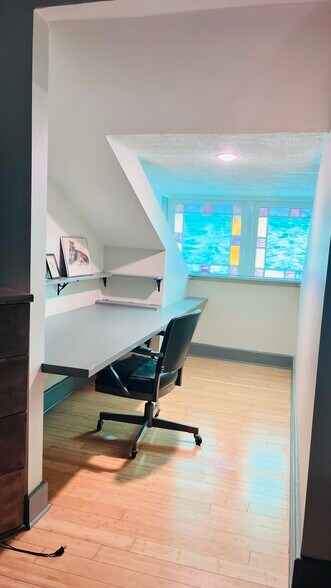 2nd floor study room - 1808 Esplanade Ave