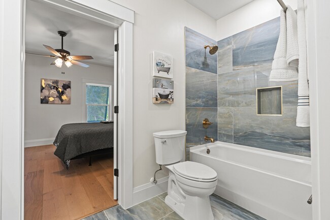 Building Photo - 202 NE 2nd Ave