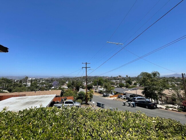 Building Photo - Homes Management - 2 Bed, 1.5 Bath Duplex ...