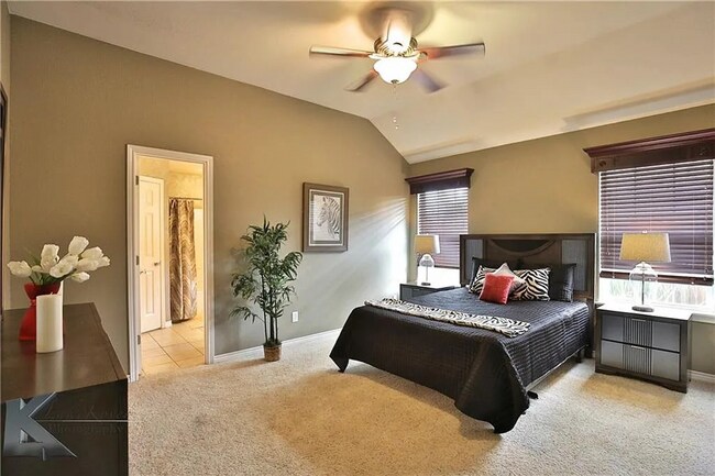 Building Photo - Cute 3-bedroom, 2-bath home