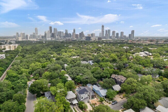 Building Photo - Modern Oasis in Bouldin Creek