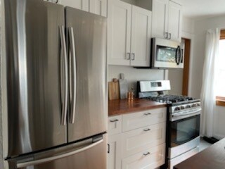 Kitchen - 203 E Diamond Lake Rd