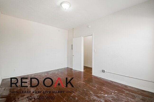 Building Photo - 835 S Oxford Ave