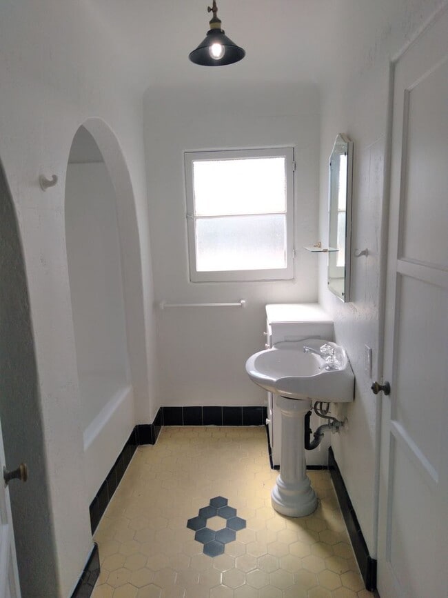 Building Photo - 316 Park Ave