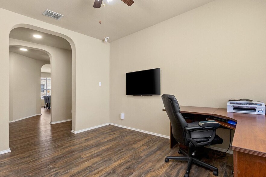 Building Photo - 5830 Palmetto Way