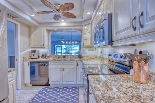Building Photo - 5640 Golf Pointe Dr