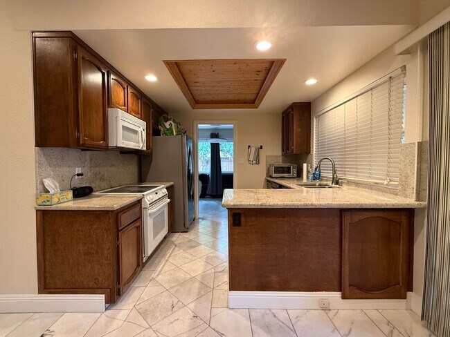 Building Photo - Spacious South San Jose Home with 3 Bedroo...