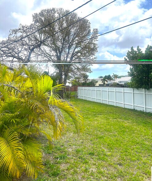 Building Photo - 6001 SW 116th Ave