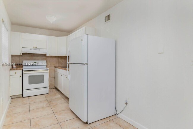 Building Photo - 1123 NW 27th Ave