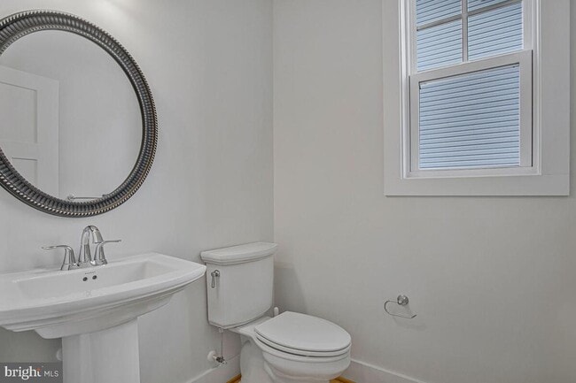 Building Photo - 408 Kosmill Dr