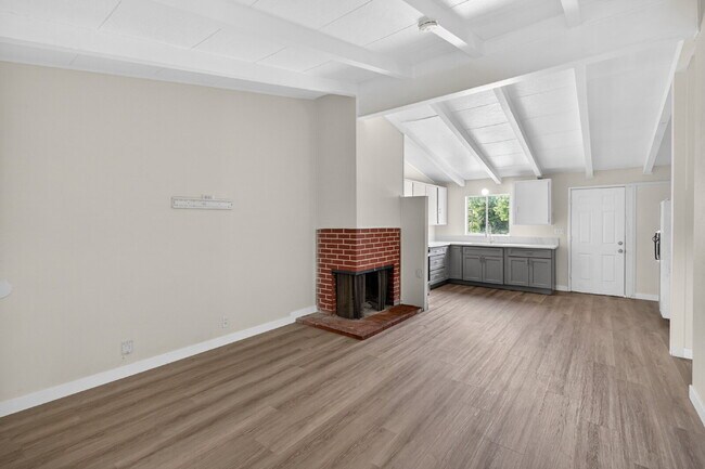 Building Photo - Charming 3-Bed Gem in Sacramento