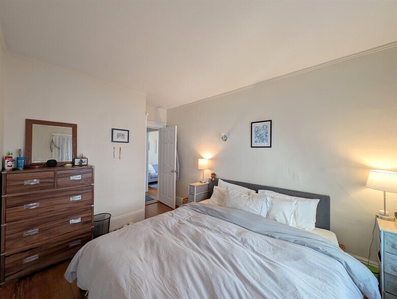 Building Photo - 8 Sanborn Ave